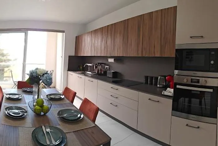 The Exchange - Designer In With Side Sea View, 300 Metres Away From Apartament St. Paul's Bay