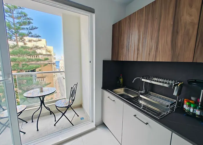 The Exchange - Designer In With Side Sea View, 300 Metres Away From Apartamento St Paul's Bay