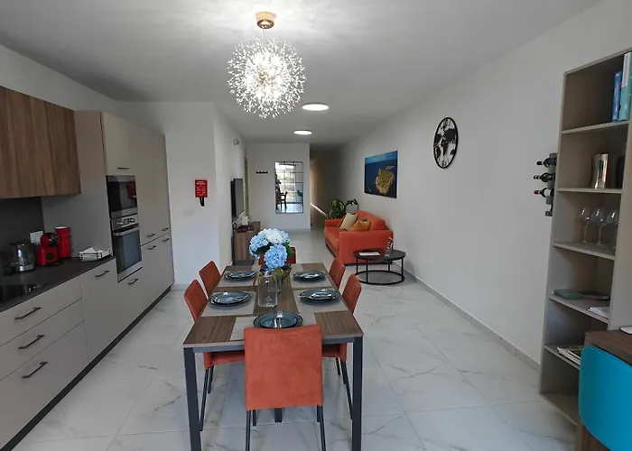 Apartamento The Exchange - Designer In With Side Sea View, 300 Metres Away From St Paul's Bay