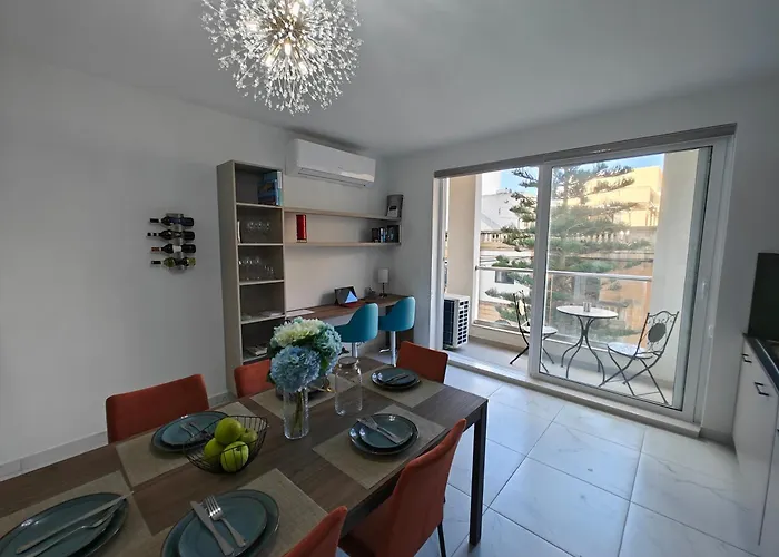 The Exchange - Designer In With Side Sea View, 300 Metres Away From *