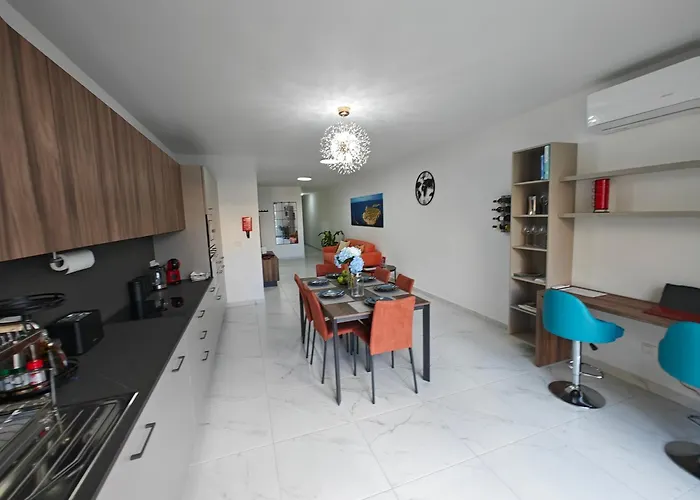 The Exchange - Designer In With Side Sea View, 300 Metres Away From Apartamento