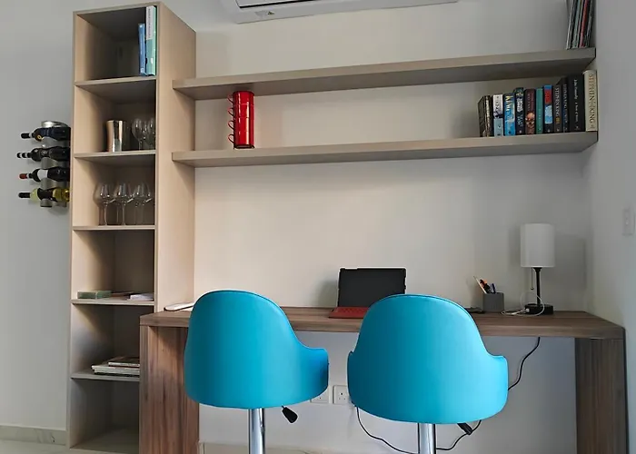 The Exchange - Designer In With Side Sea View, 300 Metres Away From