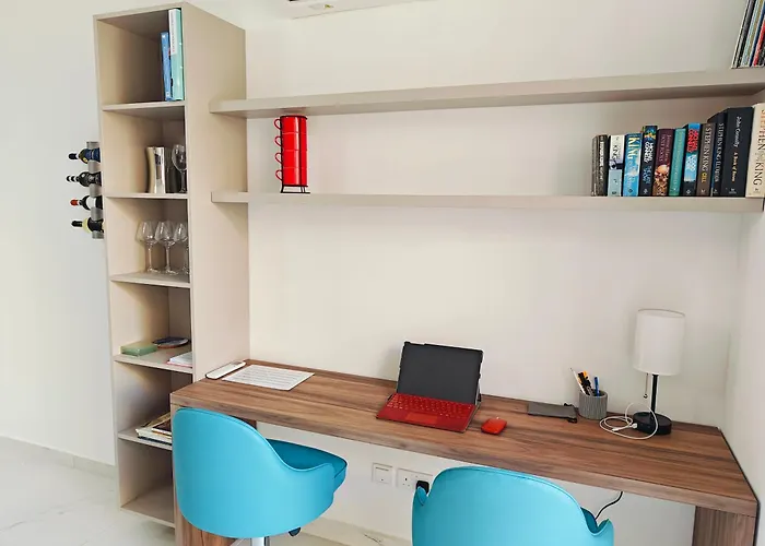 Apartamento The Exchange - Designer In With Side Sea View, 300 Metres Away From St Paul's Bay