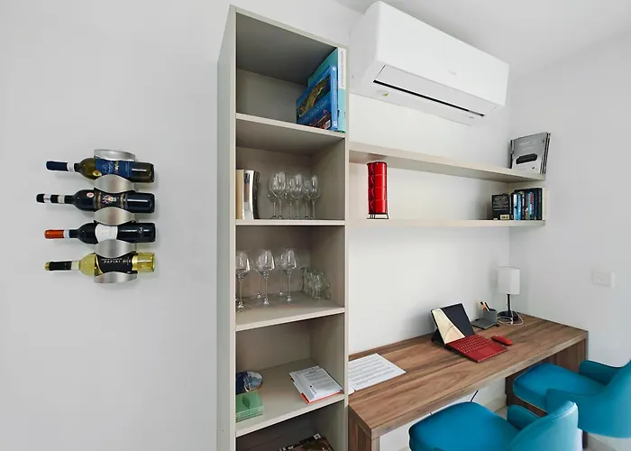 Apartament The Exchange - Designer In With Side Sea View, 300 Metres Away From