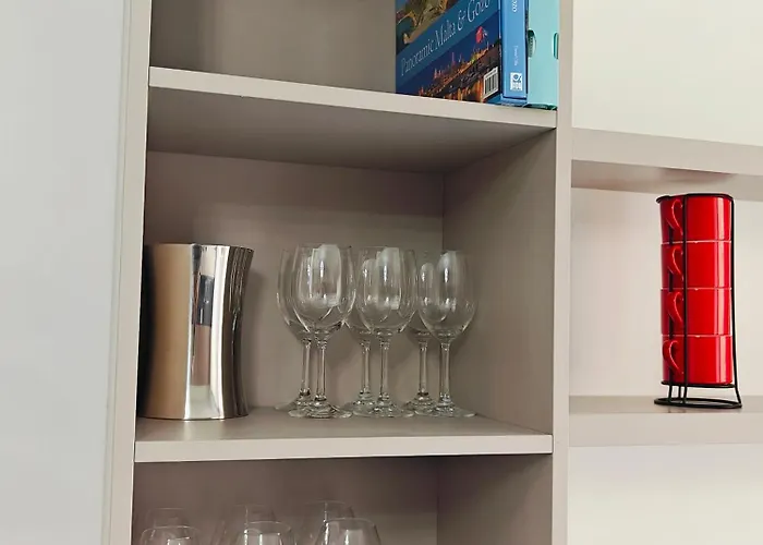 The Exchange - Designer In With Side Sea View, 300 Metres Away From * St Paul's Bay