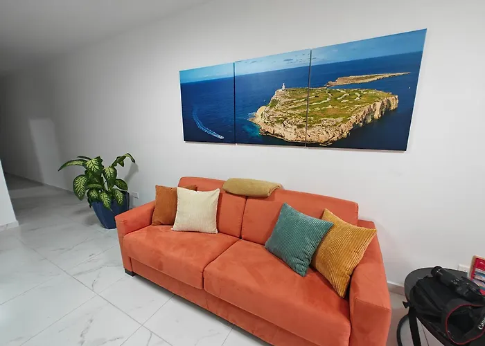 The Exchange - Designer In With Side Sea View, 300 Metres Away From *