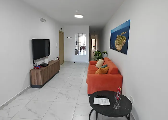 The Exchange - Designer In With Side Sea View, 300 Metres Away From * St. Paul's Bay