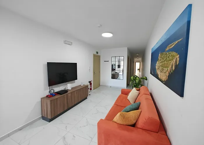 The Exchange - Designer In With Side Sea View, 300 Metres Away From Apartament