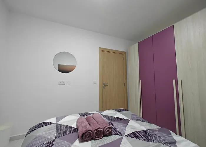 The Exchange - Designer In With Side Sea View, 300 Metres Away From *