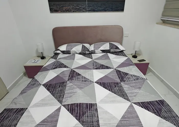 Apartament The Exchange - Designer In With Side Sea View, 300 Metres Away From