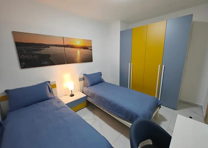 The Exchange - Designer In With Side Sea View, 300 Metres Away From * St. Paul's Bay