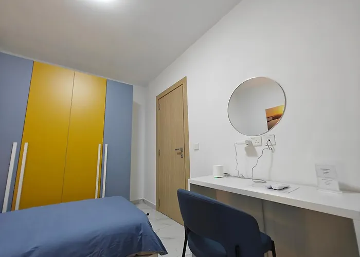 The Exchange - Designer In With Side Sea View, 300 Metres Away From *