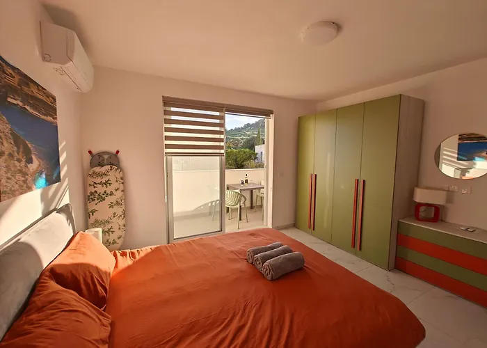 The Exchange - Designer In With Side Sea View, 300 Metres Away From St Paul's Bay