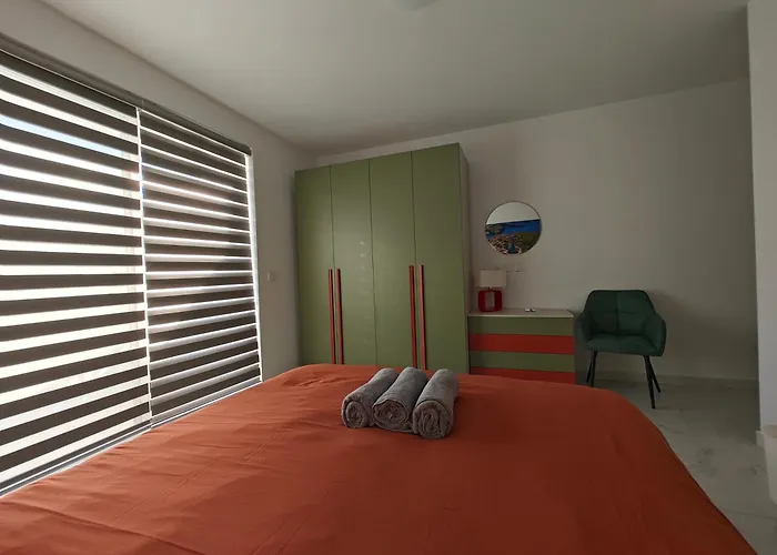 The Exchange - Designer In With Side Sea View, 300 Metres Away From * St. Paul's Bay