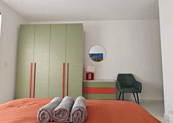 The Exchange - Designer In With Side Sea View, 300 Metres Away From Apartament