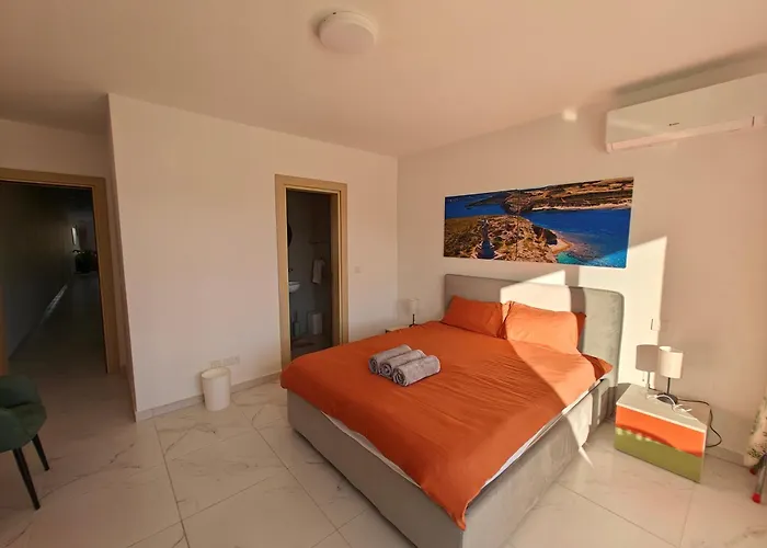 The Exchange - Designer In With Side Sea View, 300 Metres Away From Apartamento St Paul's Bay