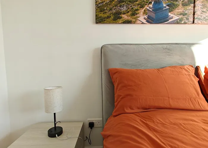 The Exchange - Designer In With Side Sea View, 300 Metres Away From *