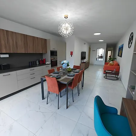 The Exchange - Designer In With Side Sea View, 300 Metres Away From Lägenhet St. Paul's Bay