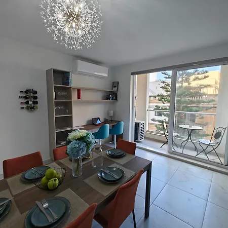 The Exchange - Designer In With Side Sea View, 300 Metres Away From *