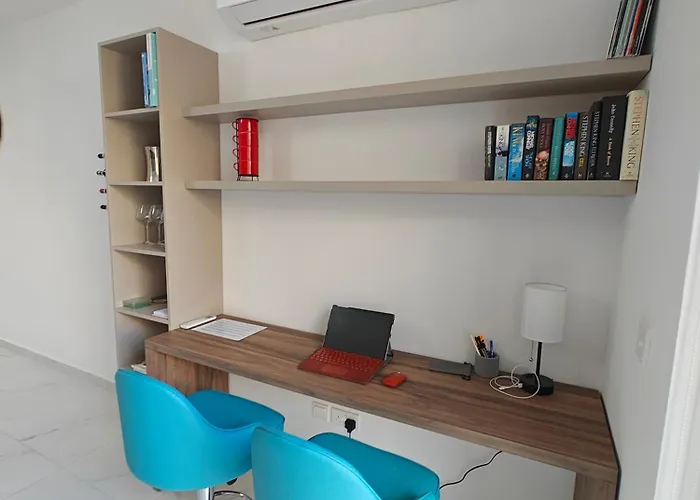 The Exchange - Designer In With Side Sea View, 300 Metres Away From *