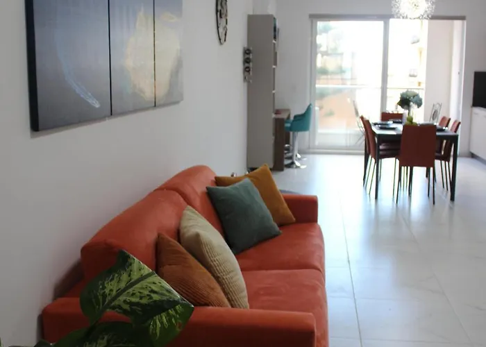 Lejlighed The Exchange - Designer In With Side Sea View, 300 Metres Away From