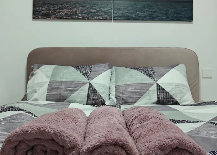 Lejlighed The Exchange - Designer In With Side Sea View, 300 Metres Away From